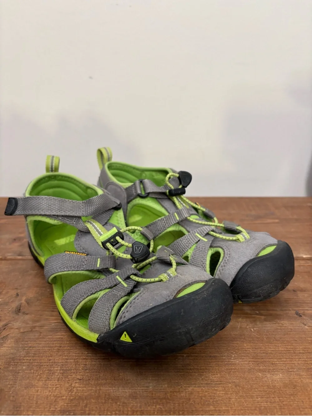 Kids Keen Sea Camp Gray and Lime Green Outdoor Sandals Boys Size 5